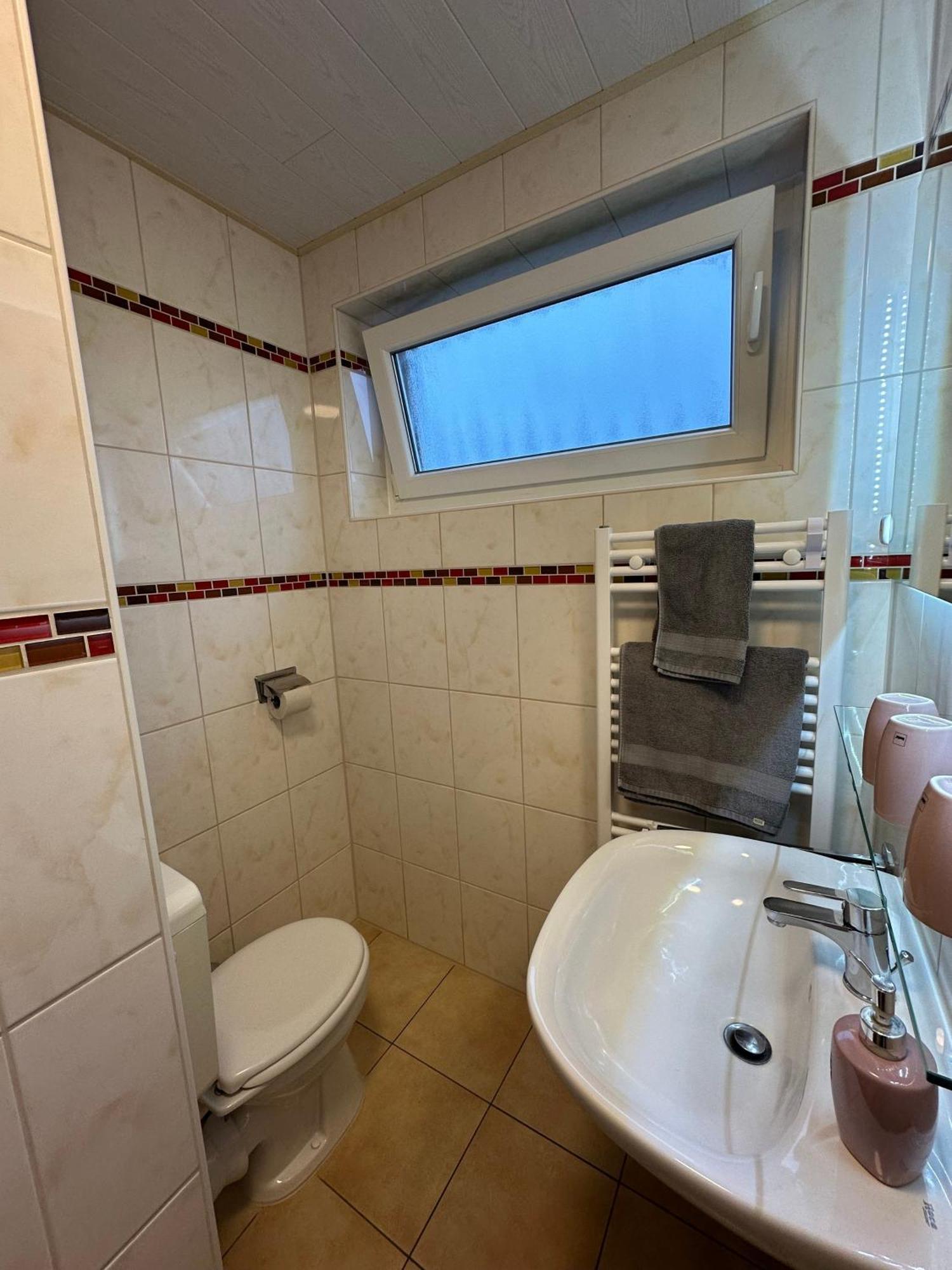 Ferienwohnung Haus Boje "Knurrhahn" Neuharlingersiel Esterno foto